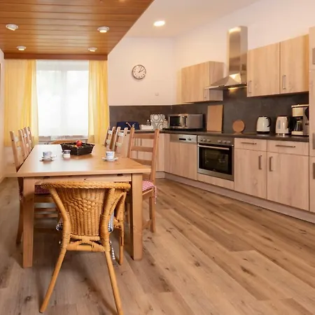 Apartment-Haus Gundelfinger شقة *
