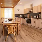 Apartment-haus Gundelfinger Apartman *